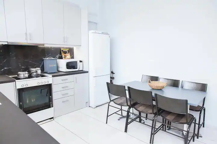 luxury worker accomodtaion greece 2025, budget worker housing athens greece 2025,φθηνη διαμονη στην Αθηνα, Αθηνα καταλυματα μηνιαιας ενοικιασης, επιπλωμενα διαμερισματα για ενοικιαση Αθηνα,βραχυπροθεσμη ενοικιαση Αθηνα,